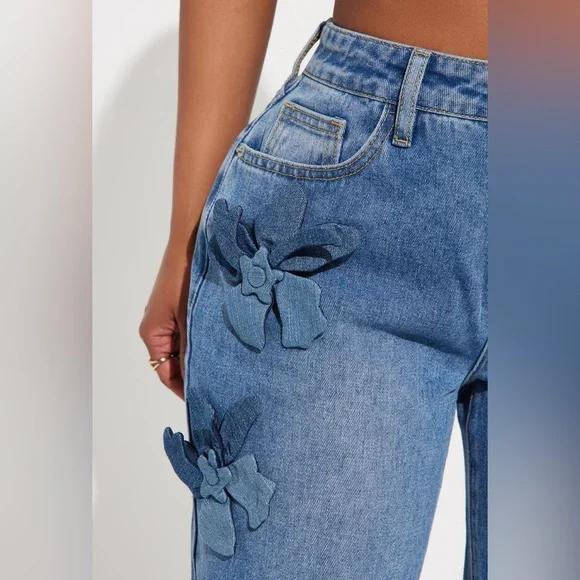 NWT Wide-Leg Jeans with Floral Appliqué - Picture 2 of 3